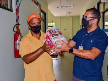 Curso de Enfermagem entrega cestas básicas para o Caps III