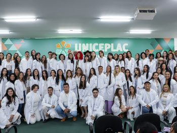 UNICEPLAC celebra Cerimônia do Jaleco do curso de Medicina Veterinária, que marca o início da trajetória dos alunos no curso