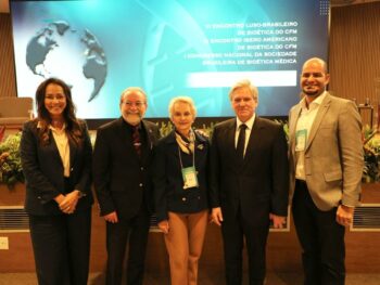 Professora do curso de Medicina do UNICEPLAC é homenageada durante VI Encontro Luso-Brasileiro de Bioética no CFM