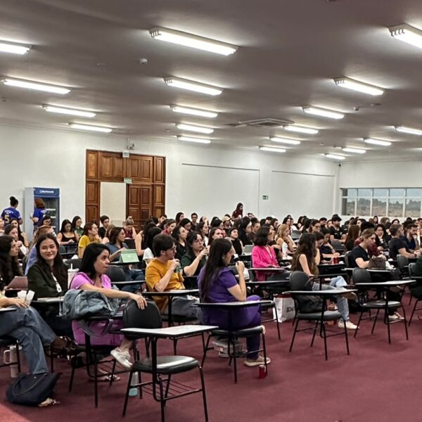 Estudantes de Medicina do UNICEPLAC participam de palestra em parceria com a MedCof